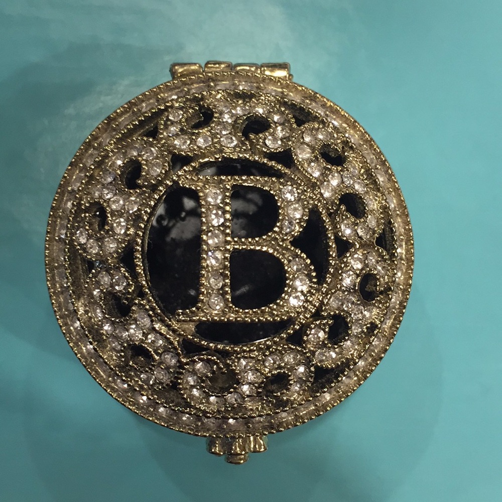 Beautiful crystal B jewel box